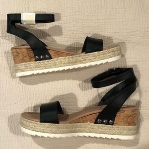 Steve Madden black sandals